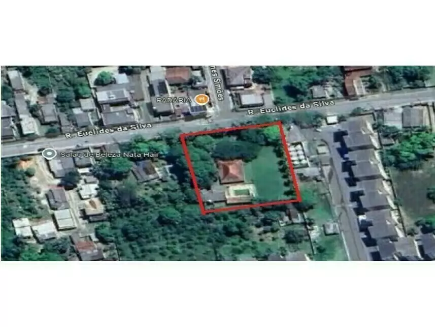 Casa em leilão com 5000m² de terreno e 366.25m² construída