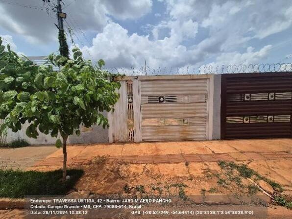 Casa com 2 quartos, 1 banheiro, varanda e área construída de 70,54m²
