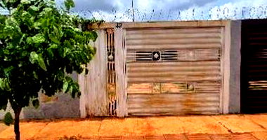 Casa com 2 quartos, 1 banheiro, varanda e área construída de 70,54m²