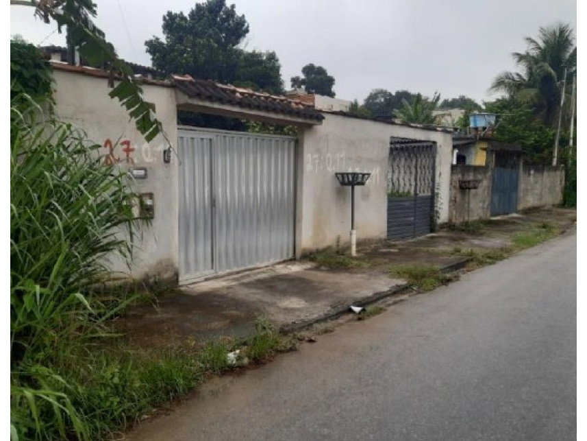 Casa ocupada com 4 quartos e 261,35 m² construídos