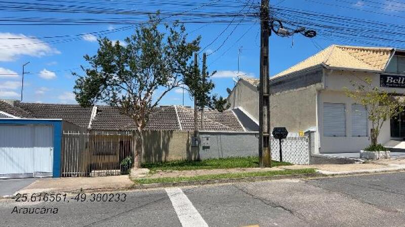 Casa com 2 quartos, 1 banheiro e 52m² de área privativa