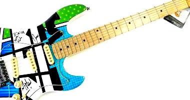 Guitarra Strinberg Autografada pela Banda Biquini