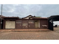 Casa com 236m² de área construída, 3 quartos, 1 banheiro e 1 vaga