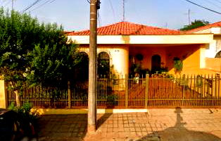 Casa aconchegante com 3 quartos, 2 banheiros e 243m² construída, ocupada