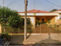 Casa aconchegante com 3 quartos, 2 banheiros e 243m² construída, ocupada