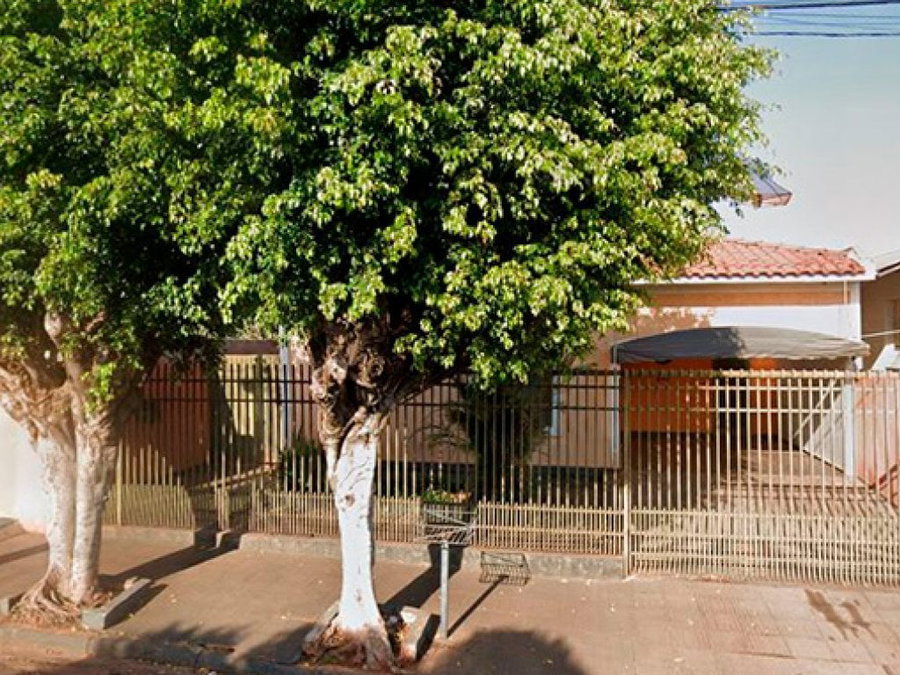 Casa 225m² com 3 dormitórios e 2 banheiros em Ourinhos