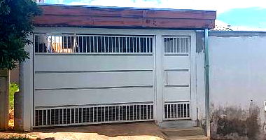 Casa com 2 quartos, banheiro, área construída 45,59m², desocupada