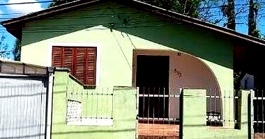 Casa com 93m² construídos, ocupada, 1 vaga