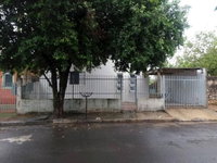 Casa no Centro com 2 quartos e 1 vaga - Promissão/SP