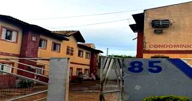 Condomínio com 8 quitinetes, 360m², estado ruim, locado e ocupado