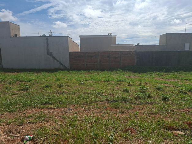 Terreno de 200m² na Rua Lino Leva, Mirassol-SP