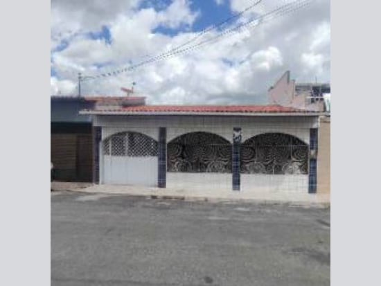 Casa com 1 vaga de garagem, 141,7 m² construídos, ocupada