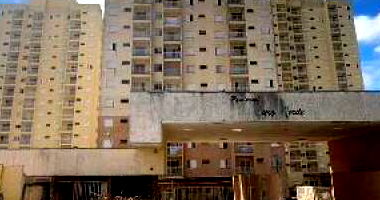 Apartamento com 2 quartos, varanda e vaga de garagem