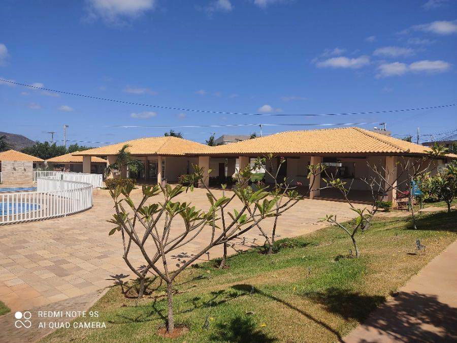 Casa com 3 quartos, 2 banheiros e 2 vagas, 208m² construída