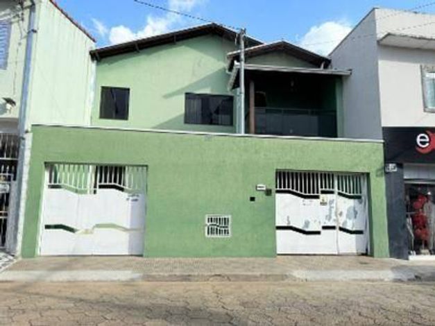 Casa padrão 234m² Pouso Alegre/MG