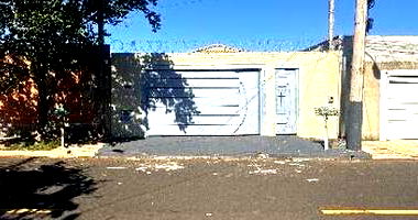 Casa com 2 quartos, 1 banheiro e 46,7 m² construída, desocupada