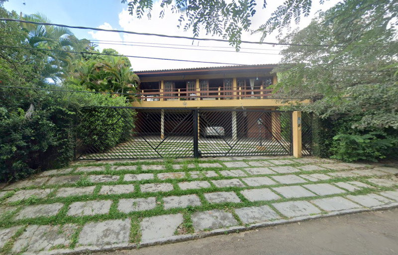Casa com 491,97m², 4 quartos, 3 banheiros, 2 vagas, ocupada