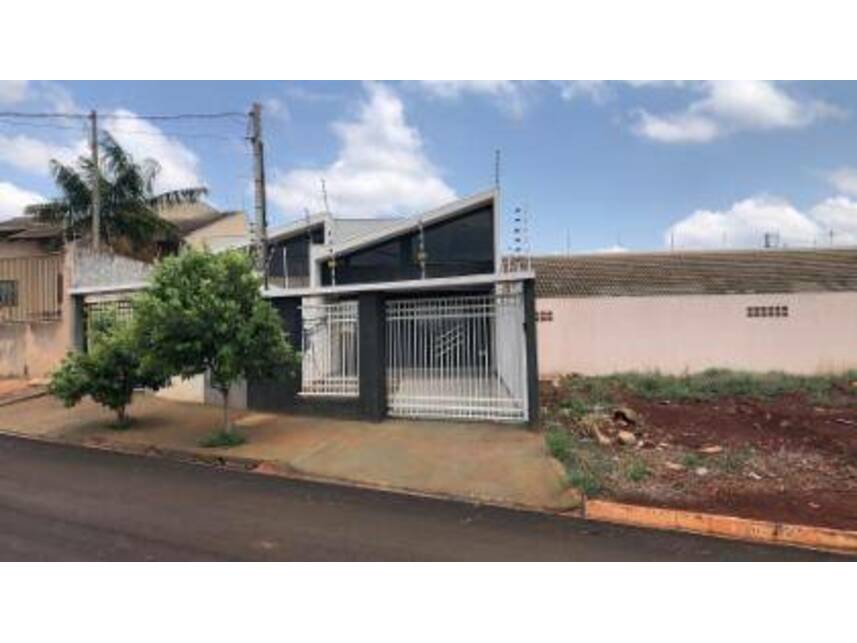 Casa Padrão Ocupada com 1 Vaga em Jardim Nobre V