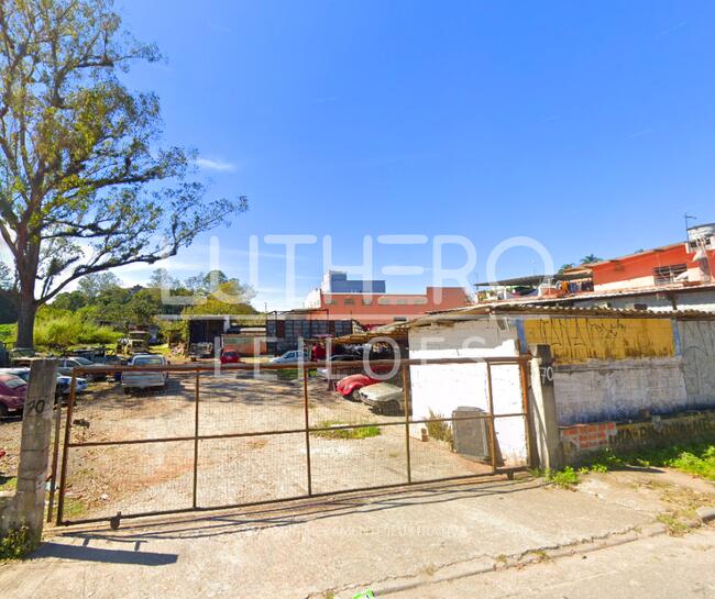Terreno com 399m² de área útil e construção de 46m², área preservação