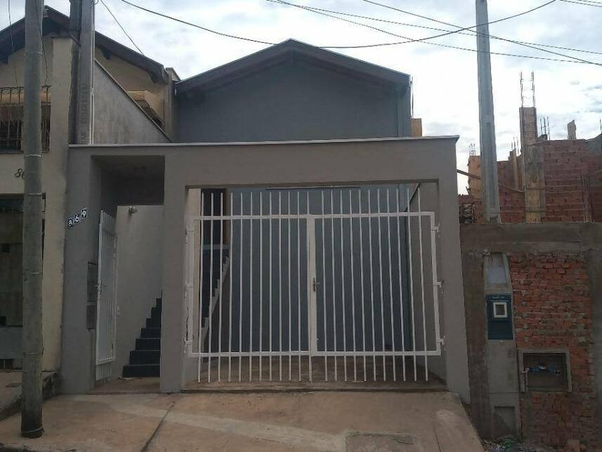 Casa padrão ocupada com 1 vaga e 67m² construída