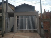 Casa padrão ocupada com 1 vaga e 67m² construída
