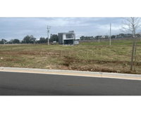 Terreno de 220m² em Condomínio Fechado com Excelente Localização