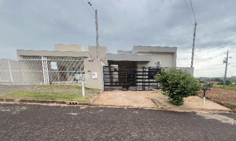 Casa com 1 quarto, 1 vaga e 61,39m² construída, desocupada