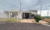 Casa com 1 quarto, 1 vaga e 61,39m² construída, desocupada