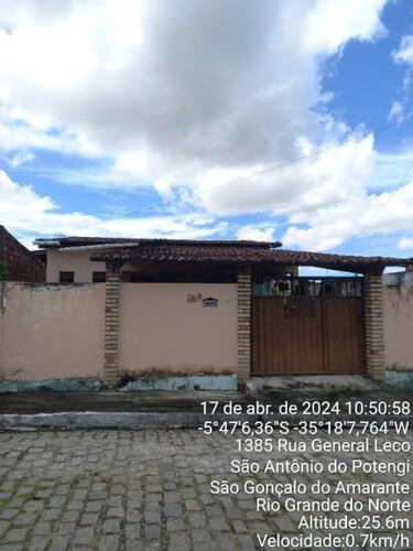 Casa com 3 quartos, 1 banheiro e 1 vaga de garagem