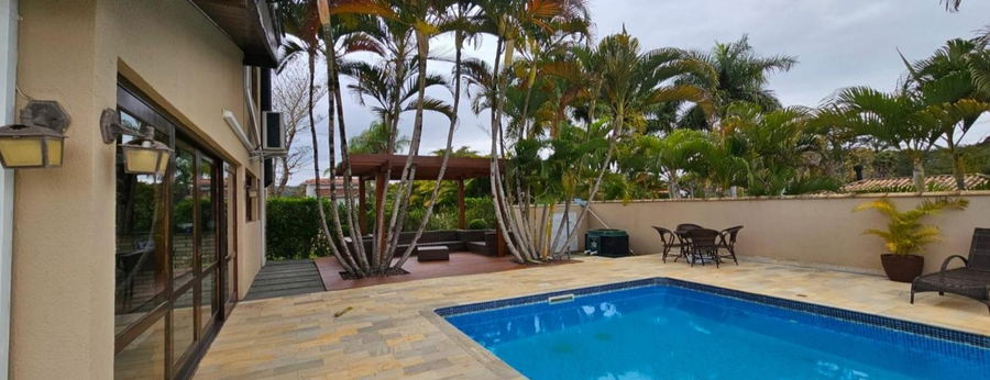 Casa Espetacular com 6 Quartos e Piscina em Guararema/SP