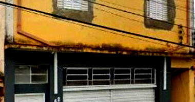 Sobrado com 3 quartos, 4 vagas e 140m² construídos, imóvel ocupado