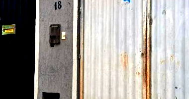 Casa com 1 quarto, banheiro, sala, cozinha e 1 vaga de garagem