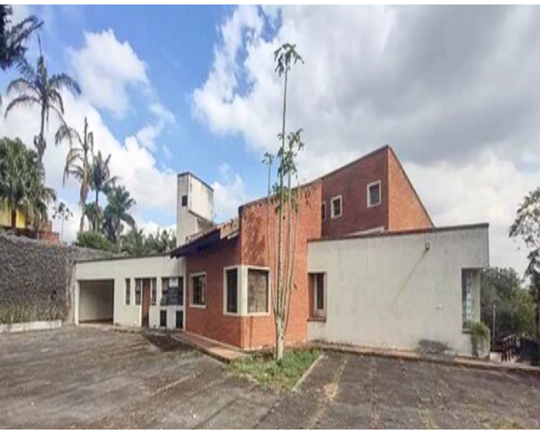 Casa Comercial em Carapicuíba com 567m² de Área Construída