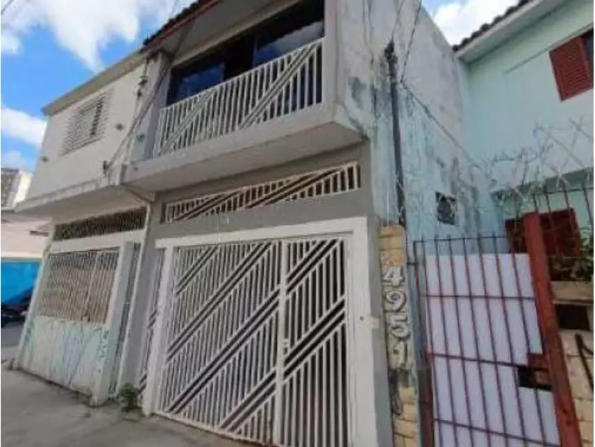 Casa em Leilão com 65m² Construída em Vila Lageado