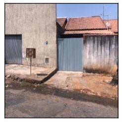 Casa com 2 quartos, 1 banheiro, varanda e 1 vaga de garagem
