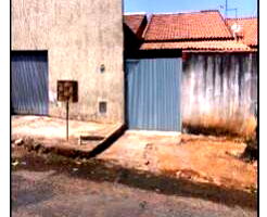 Casa com 2 quartos, 1 banheiro, varanda e 1 vaga de garagem