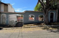 Casa com 3 quartos e 2 banheiros, 301m², ocupada