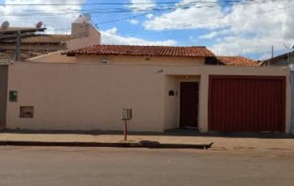 Casa Ocupada com 3 Quartos e 2 Banheiros em Frutal/MG