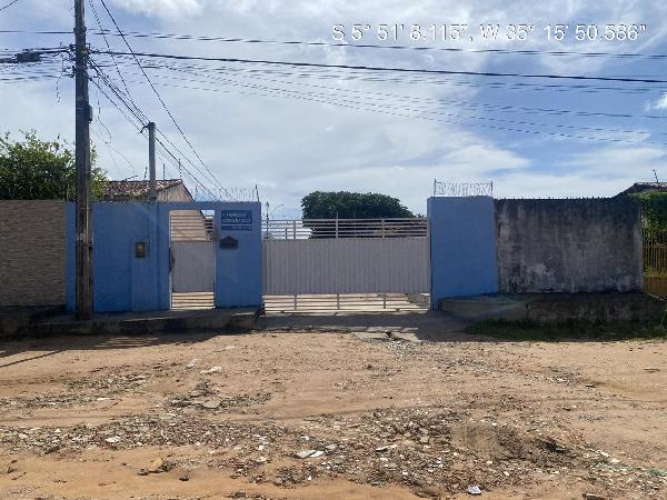 Casa com 2 quartos, 2 banheiros, 2 vagas e 85m² construída