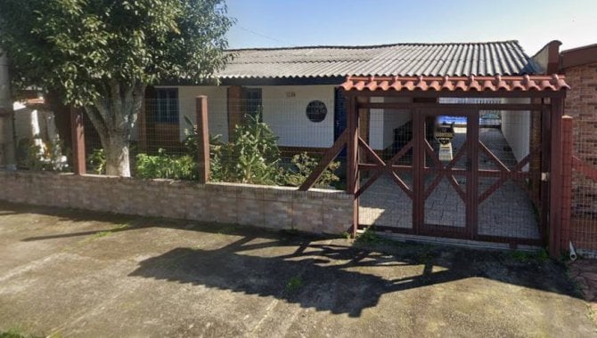 Casa Padrão com 1 Vaga em Balneário Pinhal, RS
