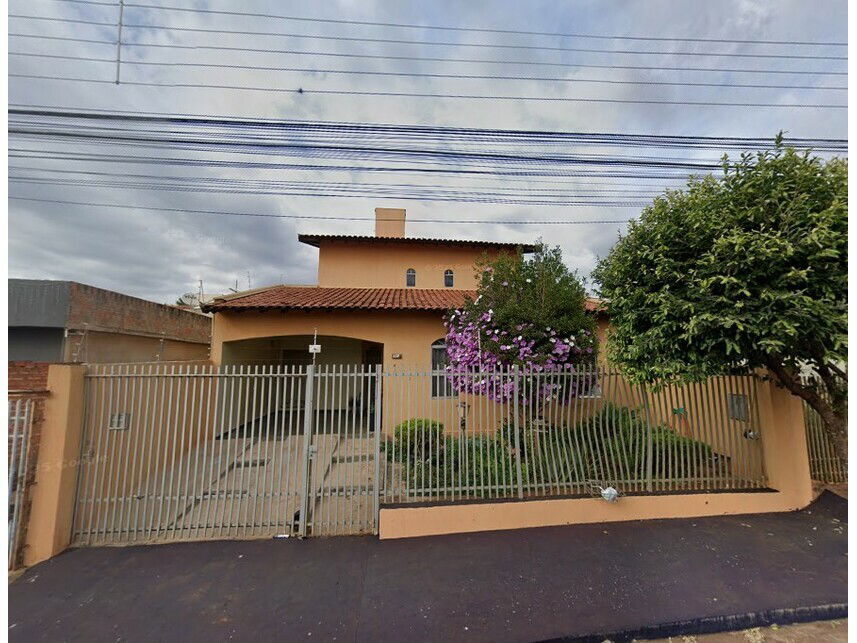 Casa ampla com 309,40m² construída e 286m² de terreno, imóvel ocupado