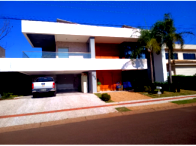 Sobrado com piscina e área gourmet em Campo Grande/MS