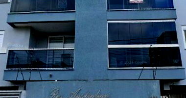 Apartamento com 1 suíte e 1 vaga em leilão