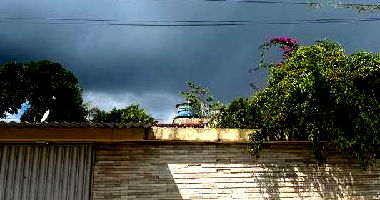 Casa com 2 quartos, 2 banheiros, 74m² área total, desocupada