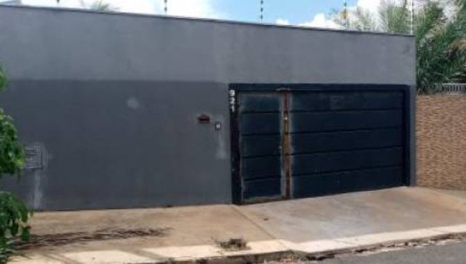 Casa padrão ocupada com 133m² construída e 420m² total