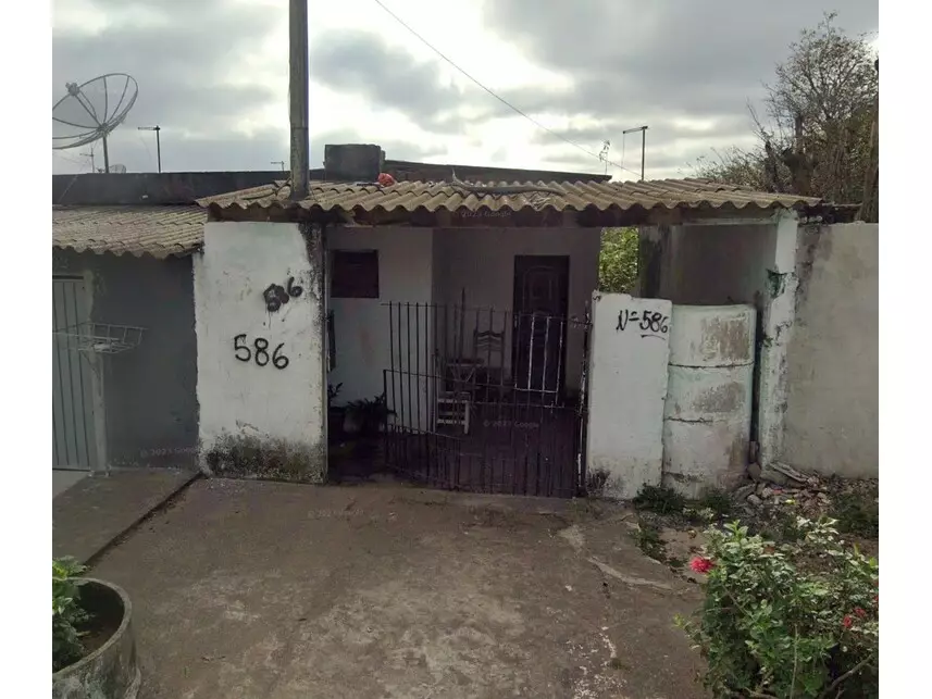 Casa Ocupada com 2 Quartos e 1 Banheiro em Santa Isabel