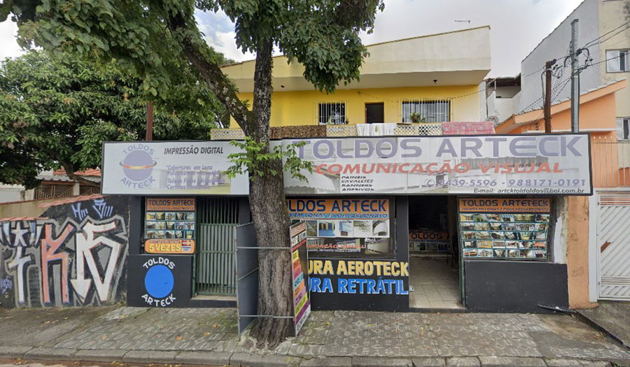 Imóvel residencial com frente comercial, 357m² útil, 415m² total