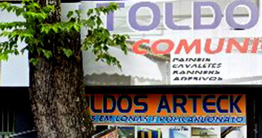 Imóvel residencial com frente comercial, 357m² útil, 415m² total