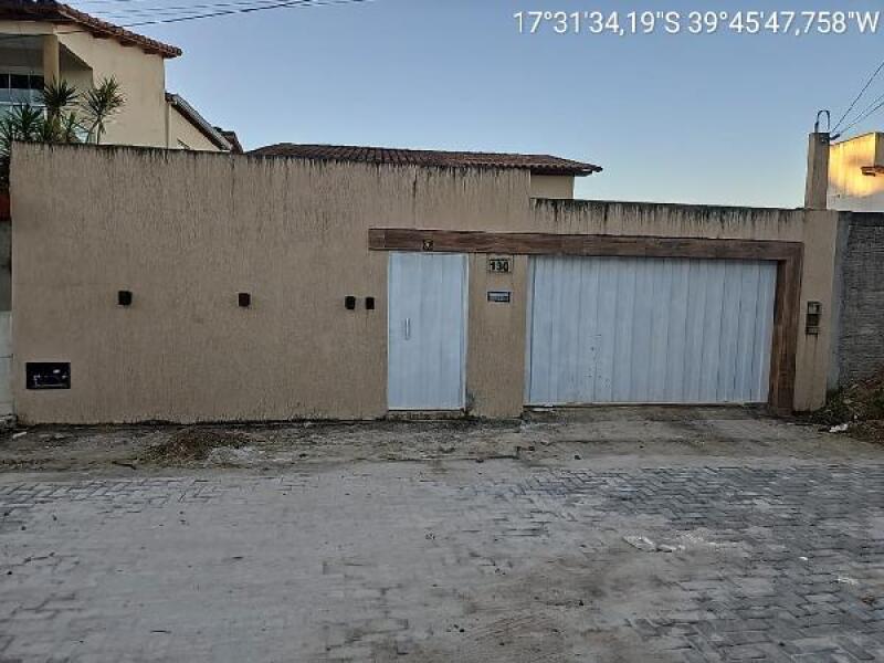 Casa com 2 quartos, 2 banheiros e 1 vaga de garagem