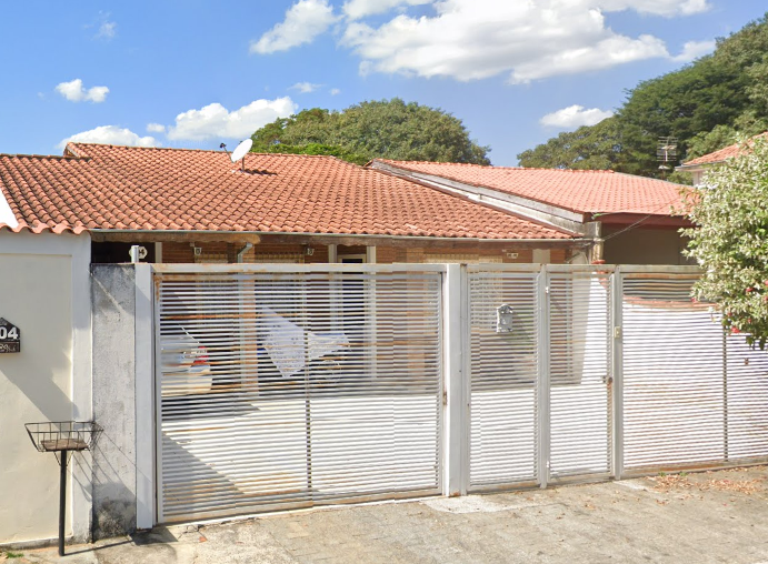 Direitos sobre casa com 3 quartos, 2 banheiros e 185,81 m² construída